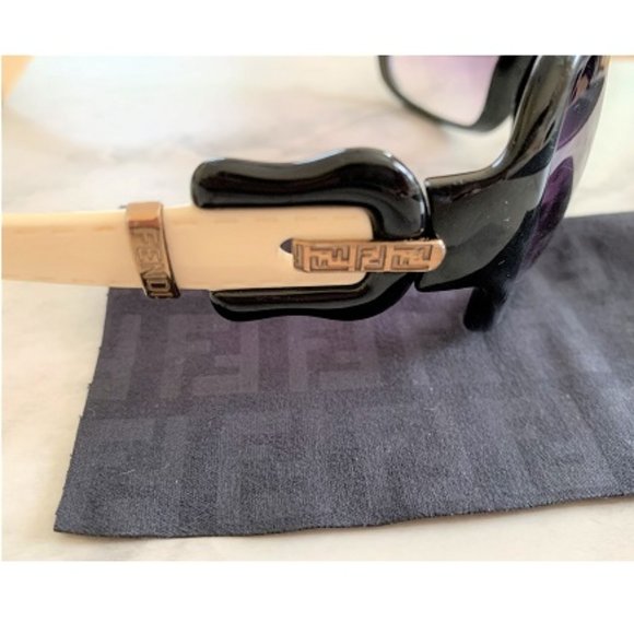 Fendi sunglasses with dust cloth and case - Picture 3 of 10